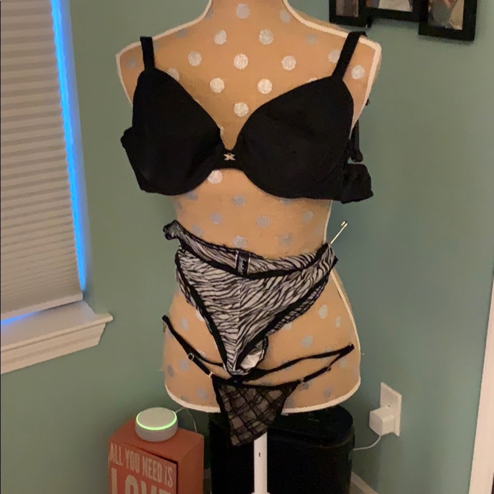 34DD Frederick’s of Hollywood bra S M panties